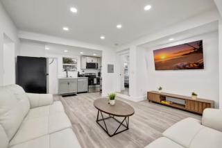 Banyan St 2BR 1BA off Las Olas- Steps to Beach unit 4 - 5