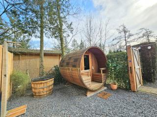 Holiday home with private Sauna on the Veluwe with cold water Tub bath - 4