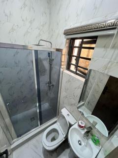 Luxury 4BR Apt 5Min to LCC with Pool in Secured Estate - Ibeju - 2