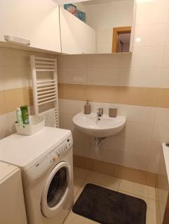 Byt s parkovaním a balkónom - Vrakuňa - 2