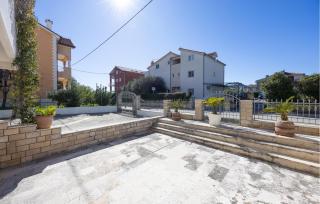 Cozy Apartment In Kastel Stafilic - 1