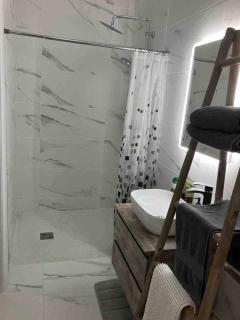 Studio Apartment sleeps up to 4 guests in Kinvara - - 6