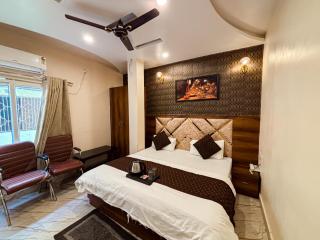 HOTEL VIA GANGA INN ! గంగా ఇన్ ద్వారా హోటల్ VARANASI! FULLY AIR-CONDITIONED HOTEL AT PRIME LOCATION WITH ROOFTOP GANGES VIEW! 2 Min walking distance from ASSI GHAT ,NEAR KASHI VISHWANATH TEMPLE - Varanasi - 3