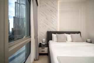 Luxe Living at Grande Signature - Burj Khalifa and Sea Views - Brand New - 4