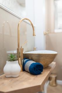 Gold Apartments Jacuzzi Room - 2