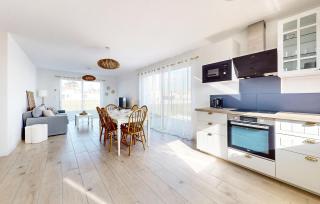 Lovely Home In Les Magnils-Reigniers - 5