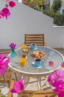 Haraki Mare Studios beach front - 2