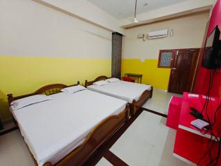 SAlBALA LODGE - AC ROOMS WITH COOKING FACILITIES Near CMC - Vellore - 6