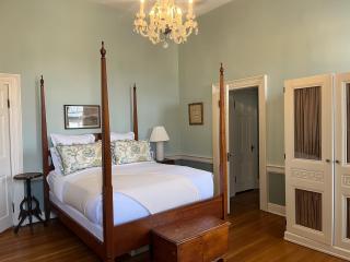 Ironclad Inn and Bourbon Room - Fredericksburg - 3