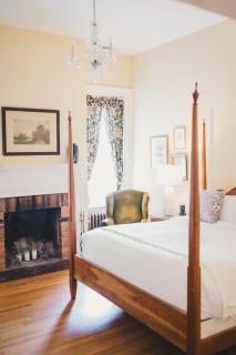 Ironclad Inn and Bourbon Room - Fredericksburg - 4
