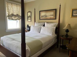 Ironclad Inn and Bourbon Room - Fredericksburg - 5
