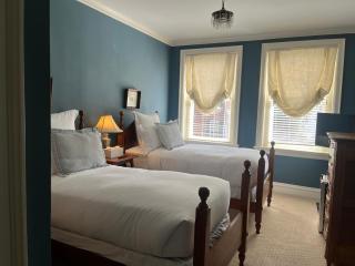 Ironclad Inn and Bourbon Room - Fredericksburg - 6