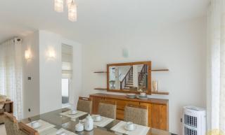 Rash Holiday Inn-Malabe Colombo - 9