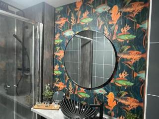 The Exclusive Jacuzzi Apartment with Fireplace & Parking - Birmingham - 2