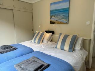 Seaview House, lovely ground floor flat with garden, minutes walk to beach - 6