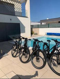 Jlo 2 mit 4 E-Bikes - Peroj - 9