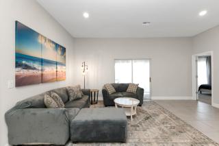 4BR Retreat Near Warm Mineral Springs & Beaches - 2