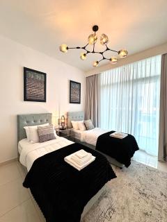 Luxury 2 Bedroom Apartment with Sea Views & Private Beach Access - 2