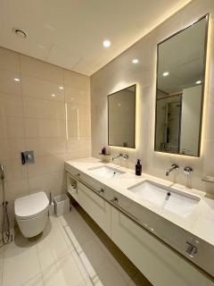 Luxury 2 Bedroom Apartment with Sea Views & Private Beach Access - 4