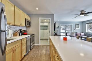 Beautifully Renovated 2 Rooms 2 Bath Suite - 1