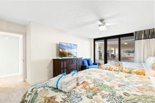 Steps to Paradise: Ground-floor 2BR/2BA beachfront condo, sleeps 8, Gulf views! - Panama City Beach - 5