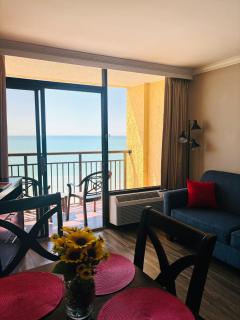 Ocean Breeze Retreat Oceanfront Sleeps 6 - Myrtle Beach - 1
