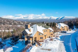 C15 Ski-In Ski-Out Townhouse with Hot Tub & Stunning Mount Washington Views, Pets welcome - 0