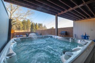 Hot Tub Hideout- Private & Downtown Access - 0