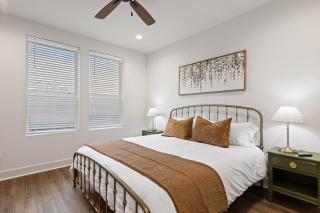 Acadian House KING Bed Garage Arcade 85 TV - Lafayette - 1