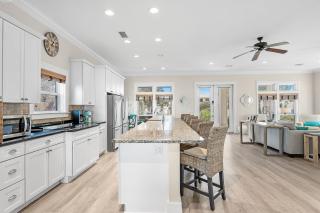 30A Best, Private Heated Pool, 2 min walk to beach - 2