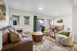 Fireside Grove- Downtown Stay with Hot Tub - Custer - 4