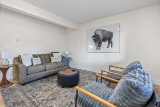 Buffalo Roam - Hot Tub & Nature in Town - 6