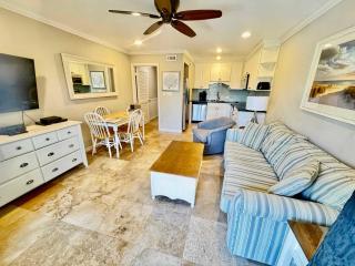 Oceanfront 1 Bedroom Oasis Breakers 208 - Hilton Head Island - 9