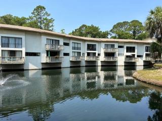 Walk to the Beach - Lagoon View 2 bd 2 ba Seascape Villa - Hilton Head Island - 9
