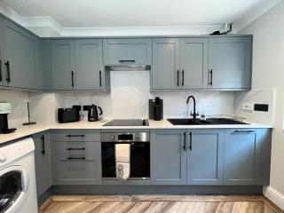 Stylish stay in Central Canterbury with parking - 2