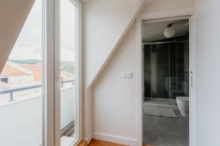 Mary Orange - NO 232 2 - Modern & Inviting Studio - 1