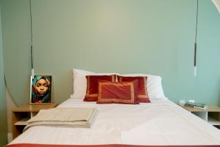 Beautiful Studio Apartment with City & Beach View - 9