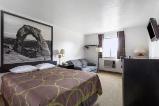 Super 8 by Wyndham Logan - 5