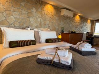 Wait 'N Sea, Jacuzzi, Luxury Stone House - Epanomi - 6