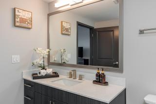 Sky Lux Near Downtown 2b 2bath FREE parking Nashville's - Nashville - 4