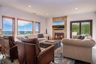 Luxury Home Atop the Hills - Santa Barbara - 2