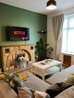 3BDR Town House in the Heart of Holyhead - Free Onsite Parking - Holyhead - 3