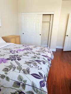 Pretty room private bathroom no tv - Eastvale - 5