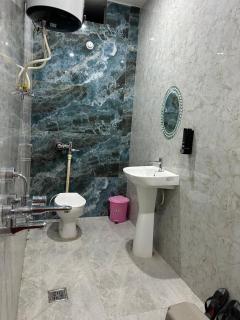 Kusum Home Stay Near Ram mandir 200 meter,Free Pick up from Ayodhya dham railway station ,free wifi,Ac Room , - Ayodhya - 3