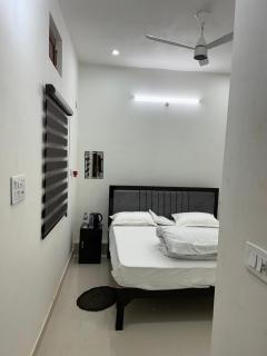 Kusum Home Stay Near Ram mandir 200 meter,Free Pick up from Ayodhya dham railway station ,free wifi,Ac Room , - Ayodhya - 8