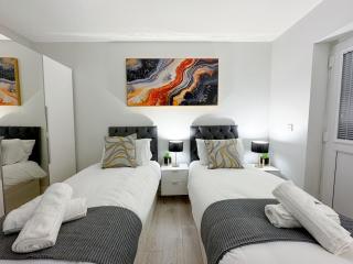 City Centre Charming 2-Bed Flat with Garden - Cardiff - 1