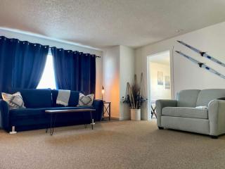 Downtown Blue Room at Villages on Aurora - 8