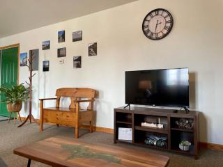 Downtown Green Room at Villages on Aurora - Ironwood - 5