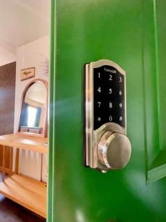 Downtown Green Room at Villages on Aurora - 8