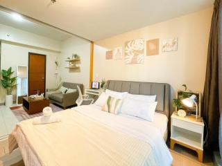 Top BGC Condo Across Grand Hyatt Hotel #oursw12k - 5